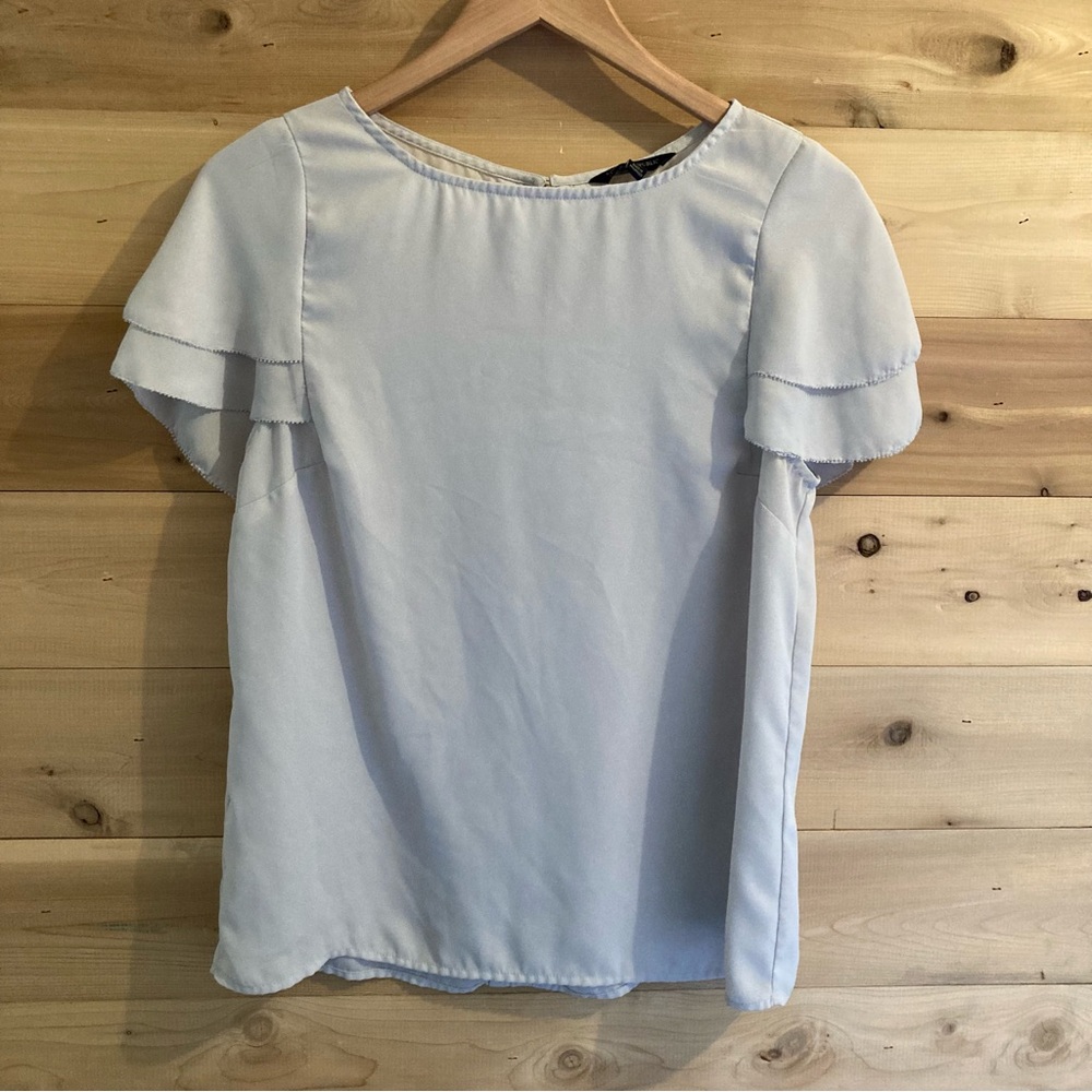 Banana Republic light grey tiered sleeve blouse